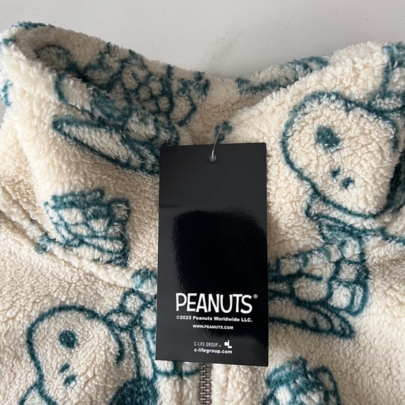 Peanuts Cropped Quarter Zip Plush Fleece Pullover w/Snoopy Print size Large NWT - Picture 9 of 12